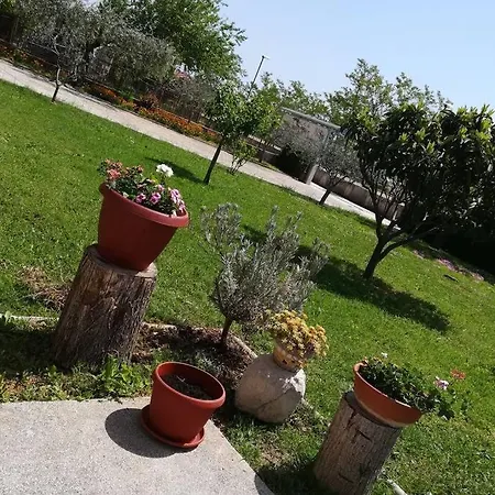 Nice Big Flat In 10km From Split Lägenhet *