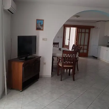 Nice Big Flat In 10km From Split *