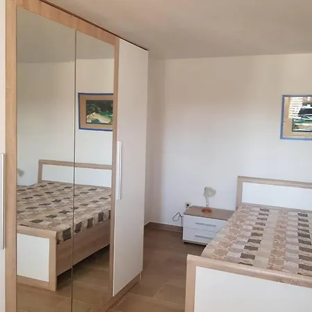 Nice Big Flat In 10km From Split Apartment Kastela