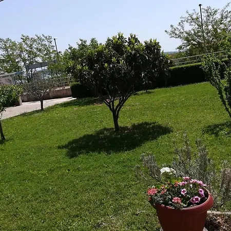 Apartment Nice Big Flat In 10km From Split Kastela